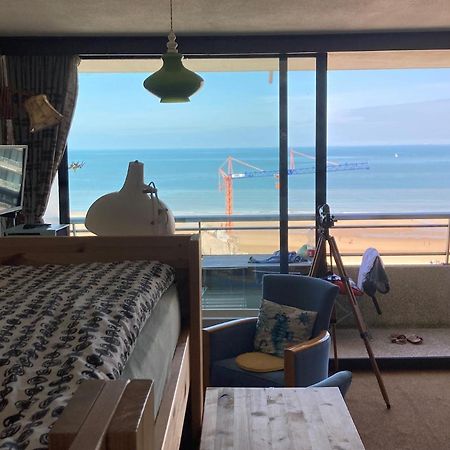 Tiny Apt W/ Balcony And Seaview, Even Out Of Your Bed ! 오스텐드 외부 사진