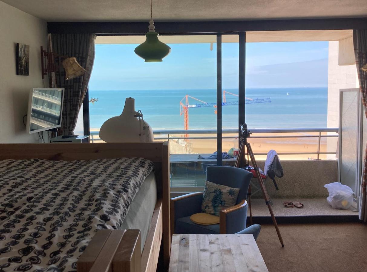 Tiny Apt W/ Balcony And Seaview, Even Out Of Your Bed ! 오스텐드 외부 사진